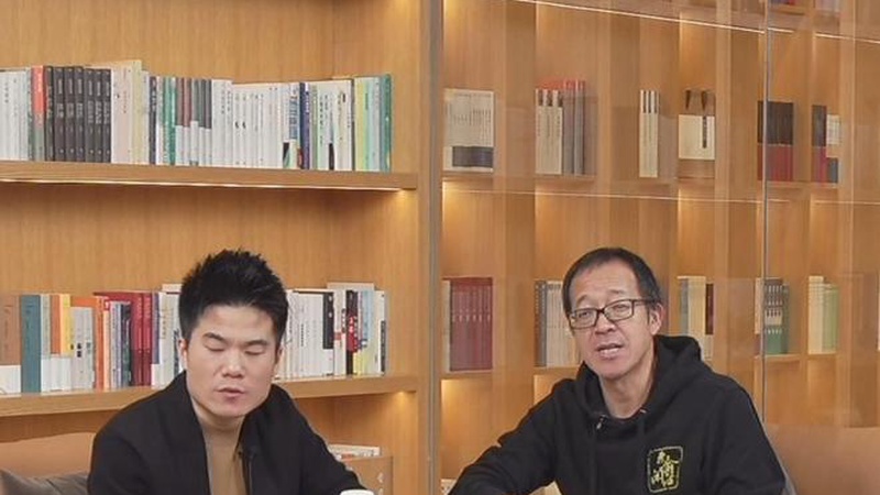 董宇辉直播正面回应恋情传闻 澄清女方实为工作伙伴